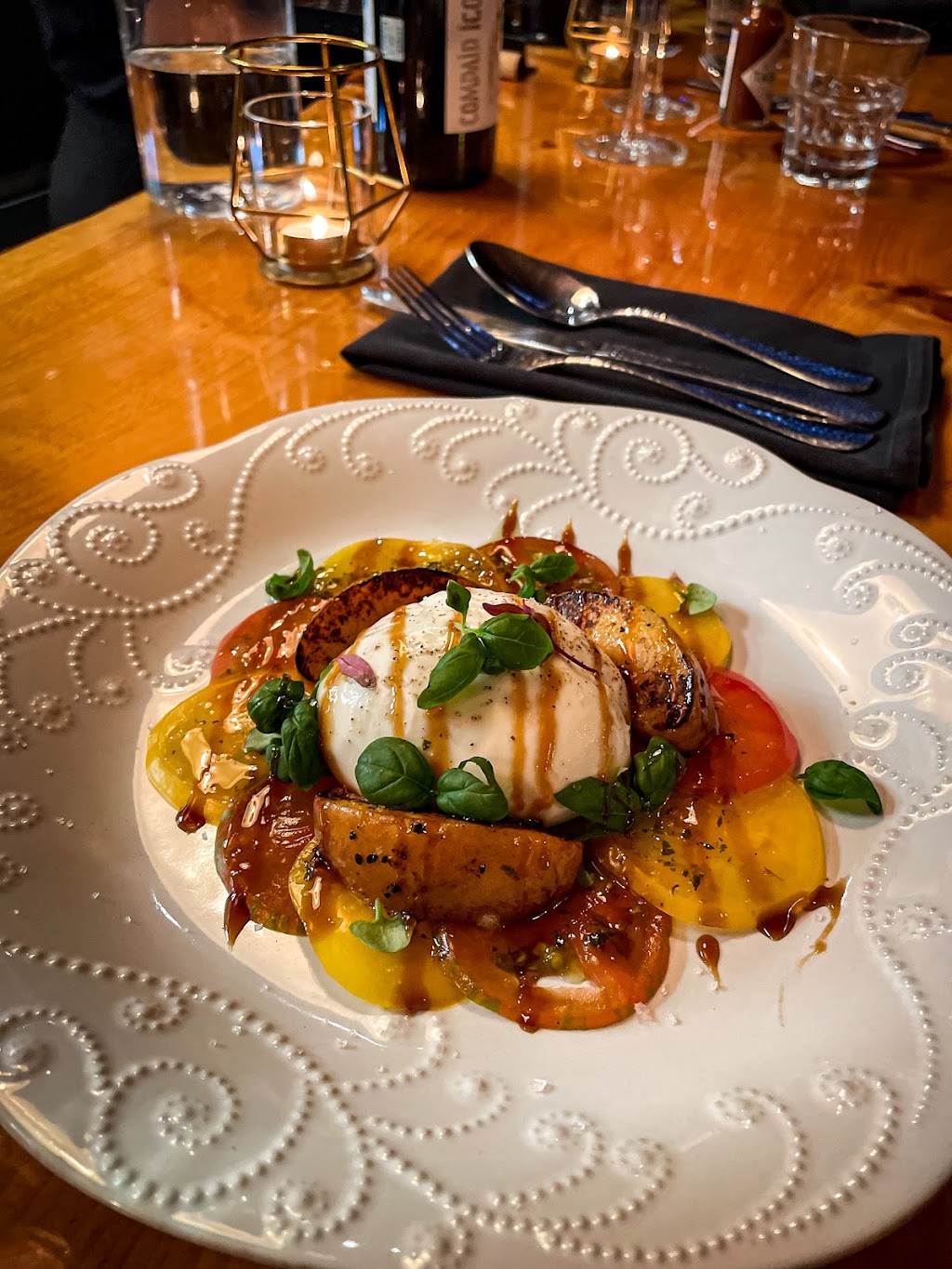 Lanas Bistro et Bar à Vin | 741 Bd des Seigneurs, Terrebonne, QC J6W 1T5, Canada | Phone: (450) 492-0000