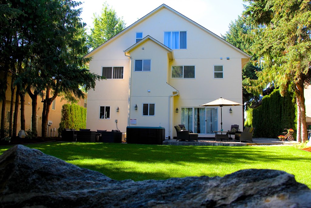 Boyce Gyro Beach Lodge | 3519 Lakeshore Rd, Kelowna, BC V1W 3L5, Canada | Phone: (250) 864-2693