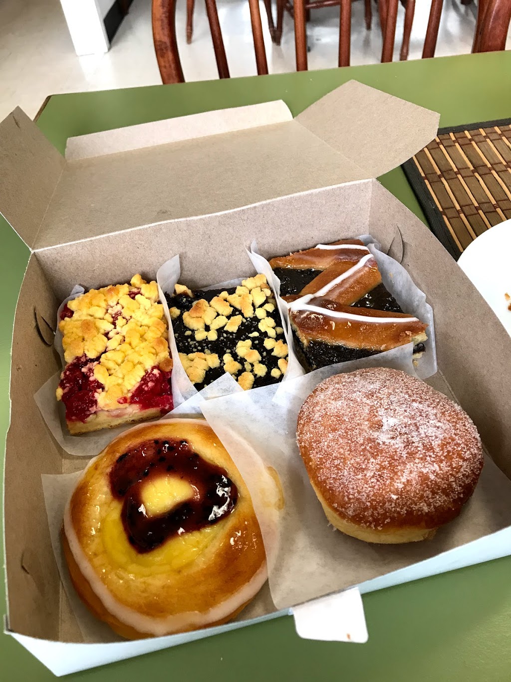 Bread & Bretzel Basket | 255 Toll Gate Blvd, Waterloo, ON N2L 4M3, Canada | Phone: (519) 746-6511