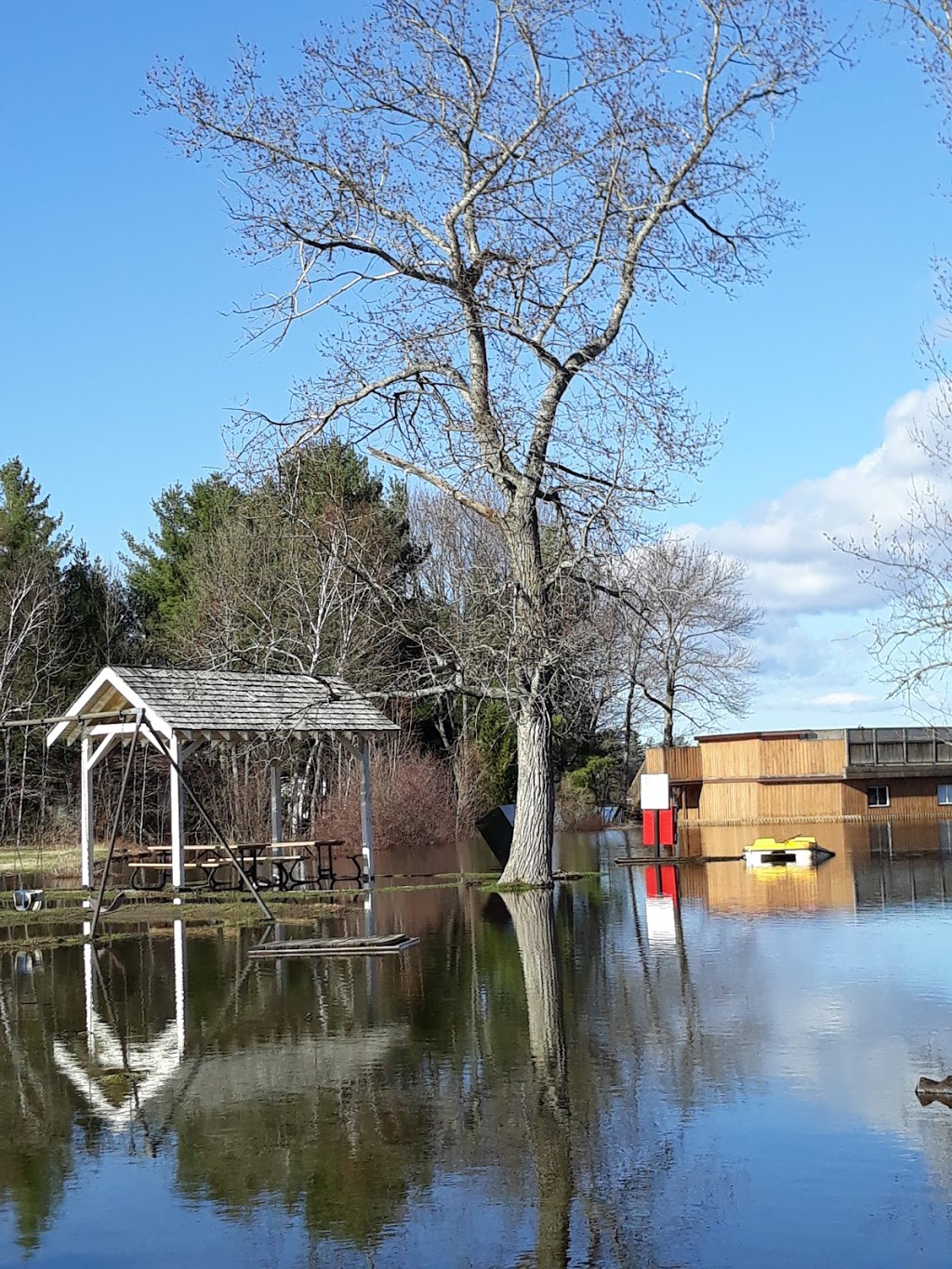 Muskoka Bay Park | 700 Muskoka District Road 169, Gravenhurst, ON P1P 1R2, Canada | Phone: (705) 687-3412