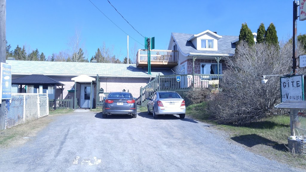 Gîte le Voilier Bed and Breakfast | 880 Rue St Laurent, Saint-Siméon, QC G0T 1X0, Canada | Phone: (418) 638-2808