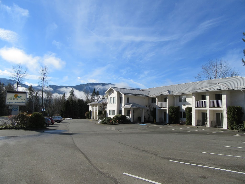Lake Cowichan Lodge | 201 Cowichan Lake Rd, Lake Cowichan, BC V0R 2G0, Canada | Phone: (250) 749-6717