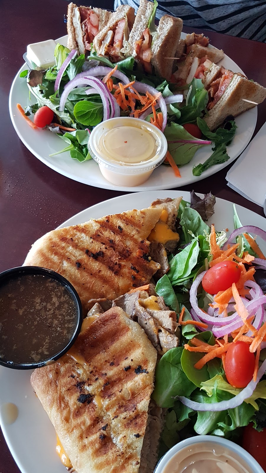 Maple Leaf House Grill & Lounge | 2749 Lake Shore Blvd W, Etobicoke, ON M8V 1H2, Canada | Phone: (416) 255-2558