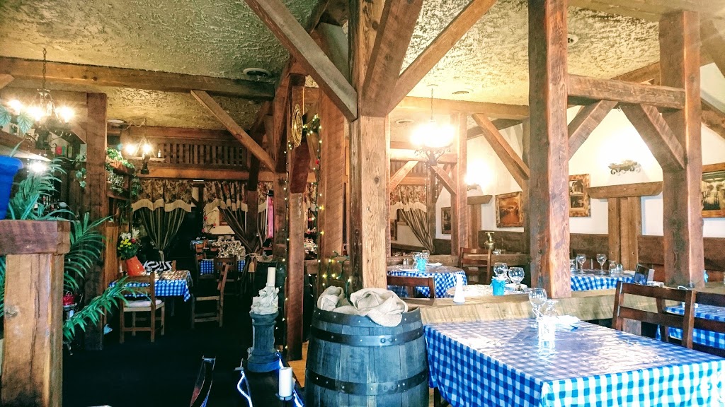 Savvios Family Restaurant | 5948 Main St, Oliver, BC V0H 1T0, Canada | Phone: (250) 498-4418