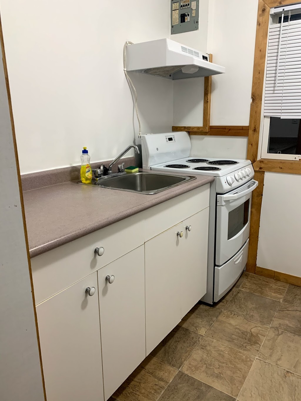 Alpine Inn | 315 7th Ave, Keremeos, BC V0X 1N3, Canada | Phone: (250) 499-5244