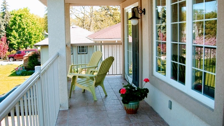 Annes Retreat Vacation Home | 290 Jackson St, Harrow, ON N0R 1G0, Canada | Phone: (519) 984-1672