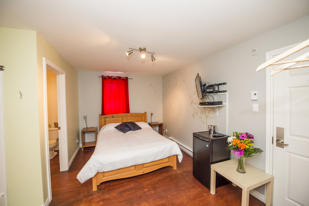Auberge Petite-Nation | 35 Rue Principale, Saint-André-Avellin, QC J0V 1W0, Canada | Phone: (819) 516-3336