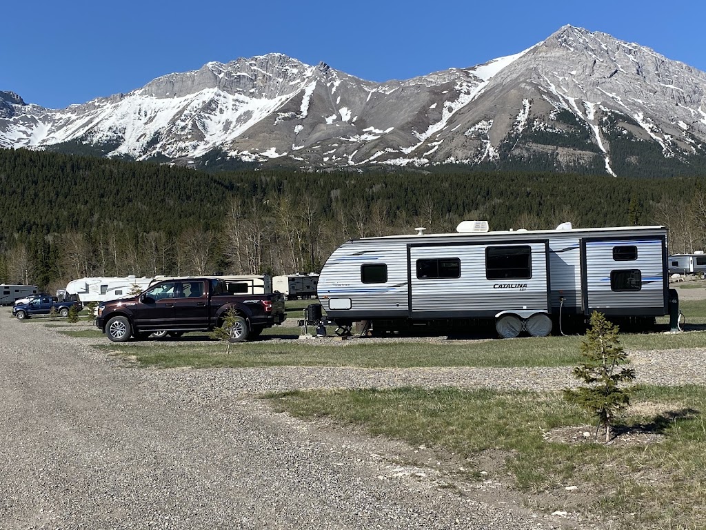 Crowsnest River RV Park | 3704 18 Ave, Coleman, AB T0K 0M0, Canada | Phone: (403) 562-7771