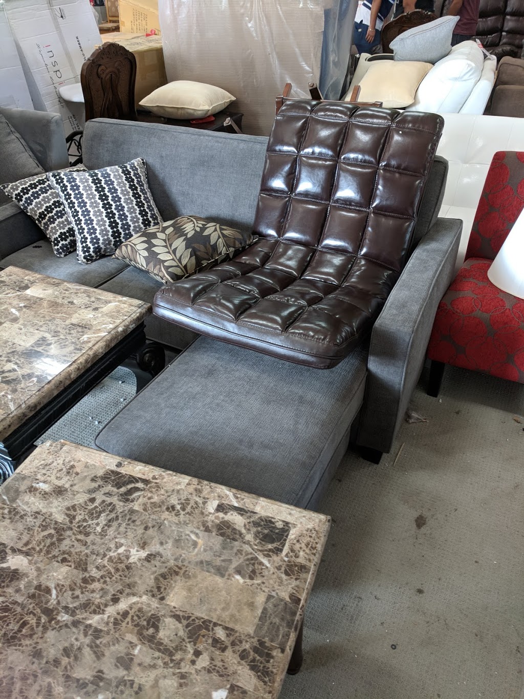Creekbank Liquidation Centre | 5135 Creekbank Rd, Mississauga, ON L4W 1R3, Canada | Phone: (905) 614-1121