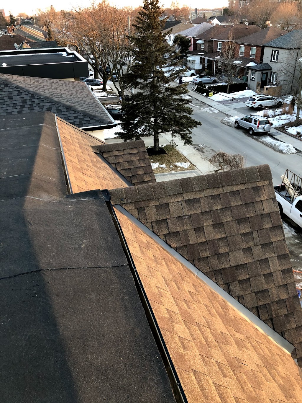 Royalty Roofers | 1409 Willowvale Gardens, Mississauga, ON L5V 1V1, Canada | Phone: (647) 201-9375