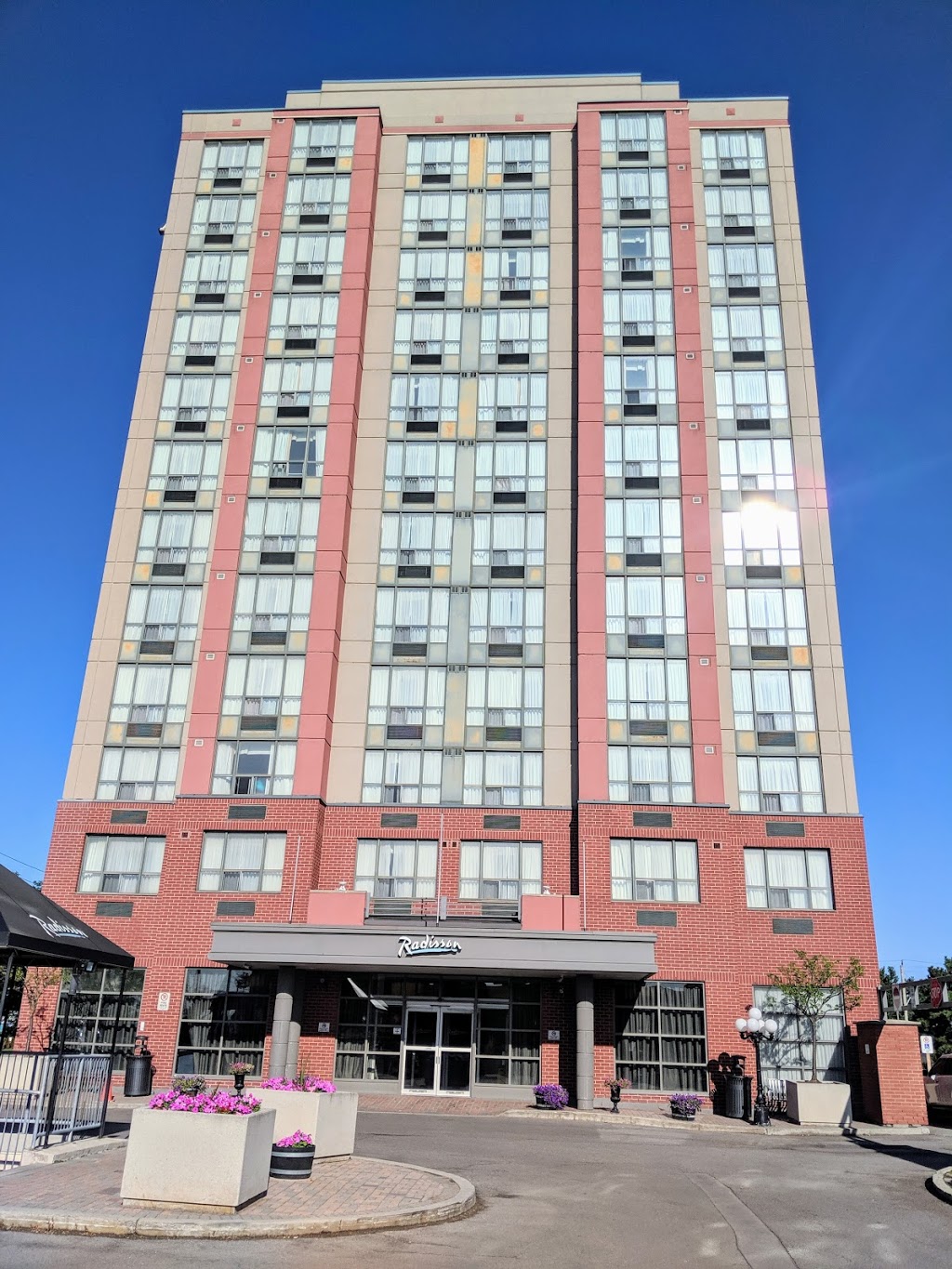 Radisson Hotel Kitchener Waterloo | 2960 King St E, Kitchener, ON N2A 1A9, Canada | Phone: (519) 894-9500