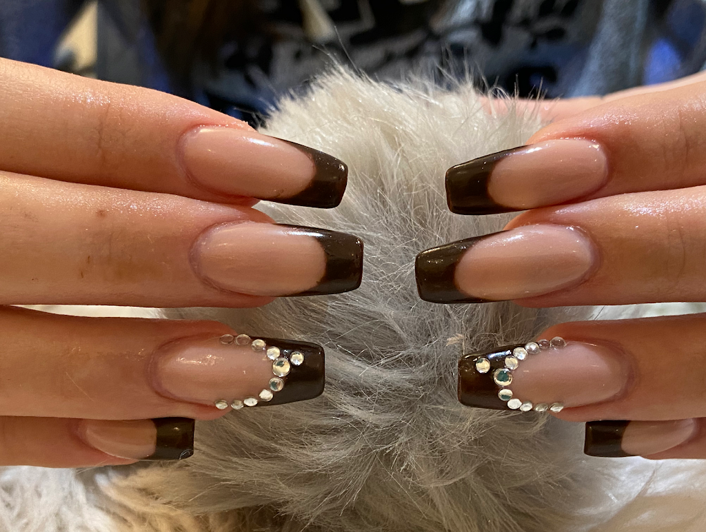 Goldfinger Nails Studio & Spa Ltd. | 8720 Macleod Trail #21, Calgary, AB T2H 0M4, Canada | Phone: (403) 252-5542