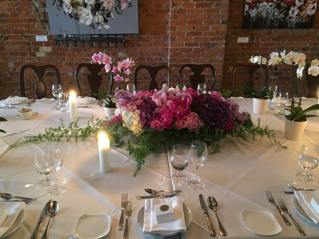 In2 Flowers Design Studio Ltd. | 2530 Sixth Line, Oakville, ON L6H 6W5, Canada | Phone: (905) 257-8858