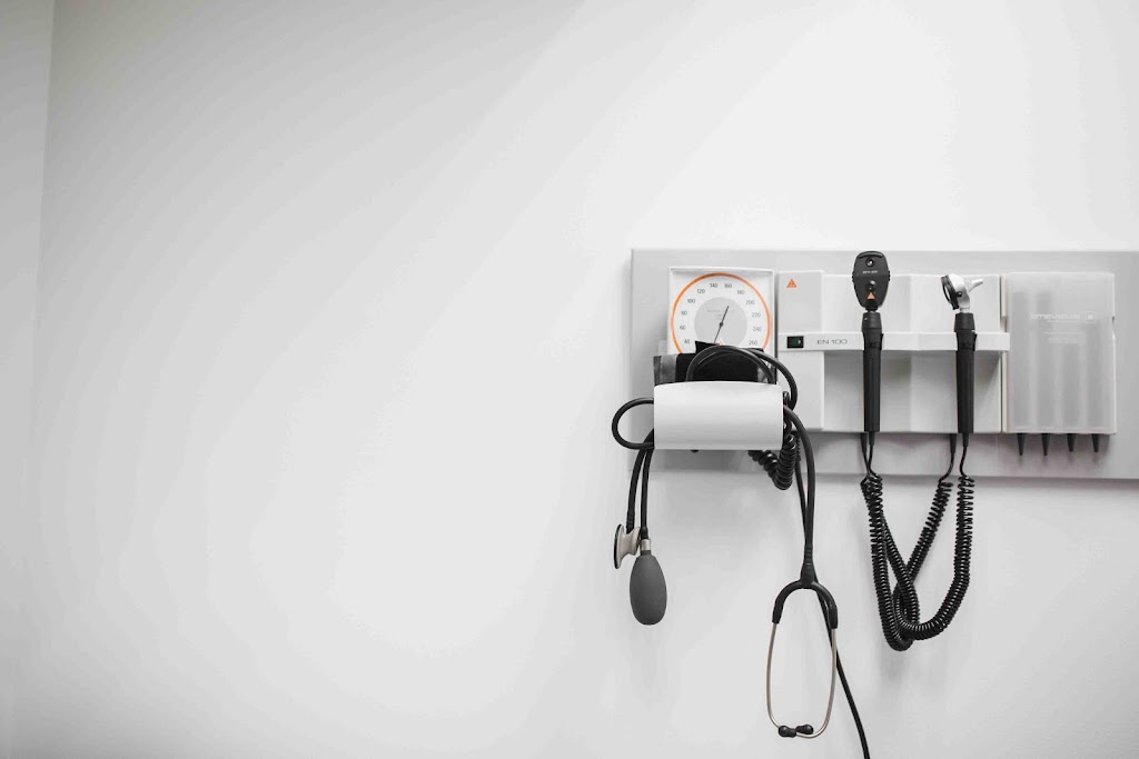 Surlang Medical Clinic | 19475 Fraser Hwy #106, Surrey, BC V3S 6K7, Canada | Phone: (604) 533-5051