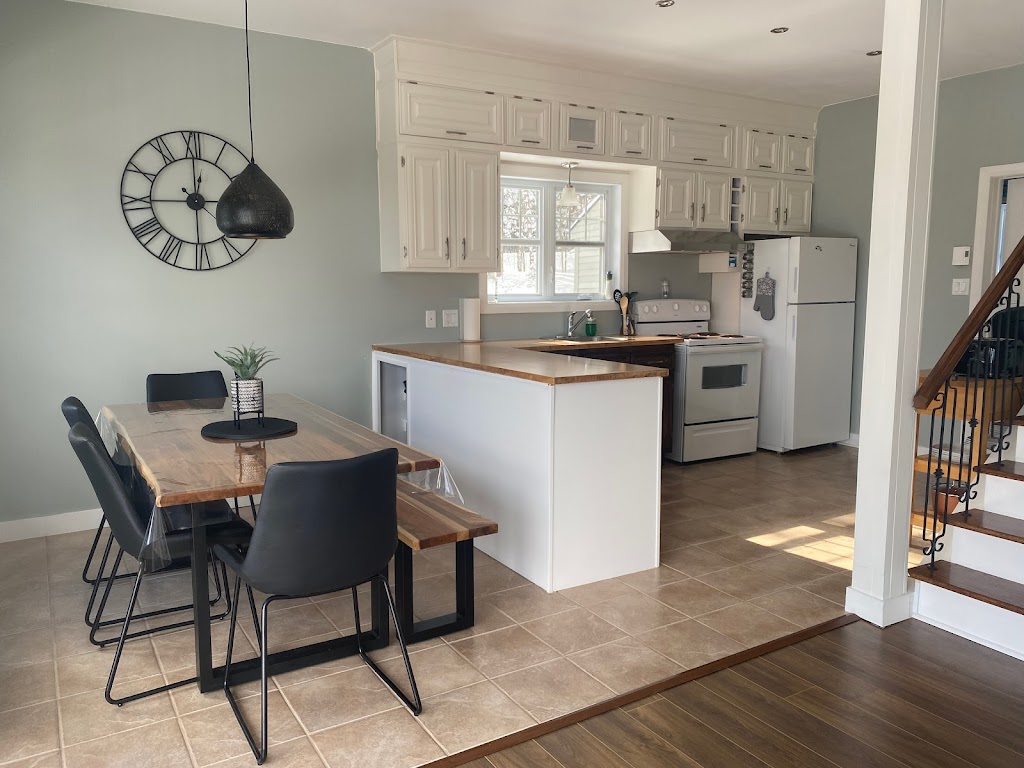 Chalet - Vue du Lac | Chem. de la Vue du Lac, Coaticook, QC J1A 2S4, Canada | Phone: (514) 894-0901