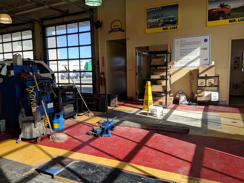 Mr. Lube + Tires | 490 Dundas St W, Oakville, ON L6H 6Y3, Canada | Phone: (905) 257-8353