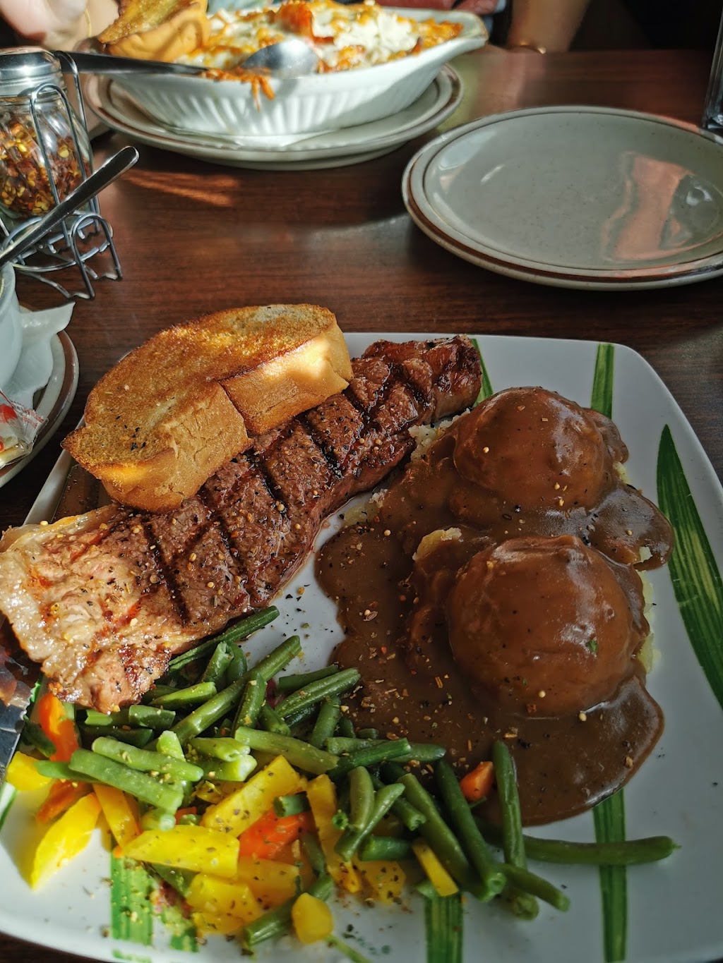 Vitos Family Restaurant | 8505 20 Ave, Coleman, AB T0K 0M0, Canada | Phone: (403) 564-4522