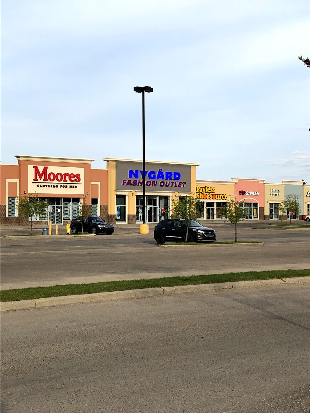 SmartCentres Edmonton Northeast | 13703 40 St NW 40th Street NW, Edmonton, AB T5Y 3B5, Canada | Phone: (905) 760-6200