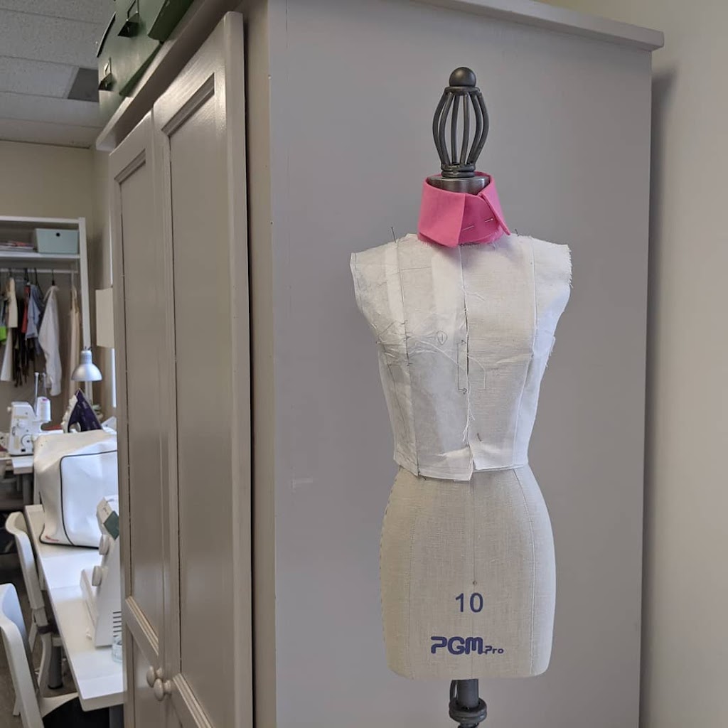 Atelier- School Coutures & Couture | 1605 Desserte Nord Autoroute 440 #202, Laval, QC H7L 3W3, Canada | Phone: (514) 341-4642