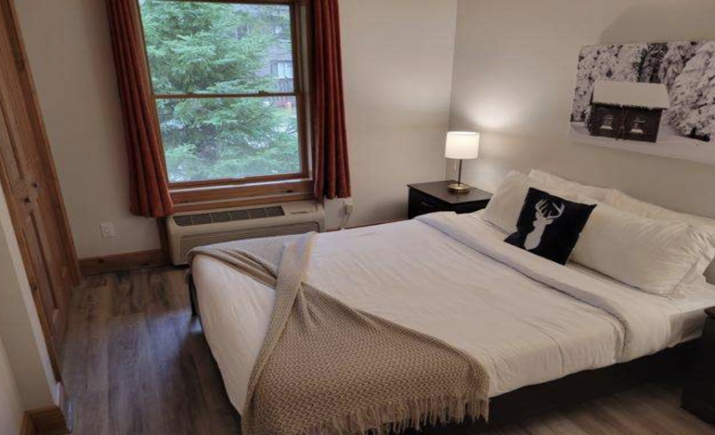 La Brise de Tremblant | 848 Rue Coupal, Mont-Tremblant, QC J8E 2P1, Canada | Phone: (514) 267-5421