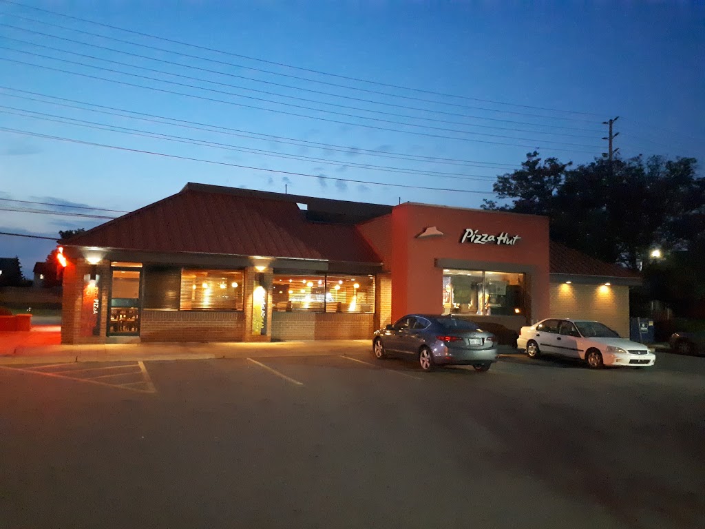 Pizza Hut | 848 Burnhamthorpe Rd W, Mississauga, ON L5C 2S3, Canada | Phone: (905) 275-2871