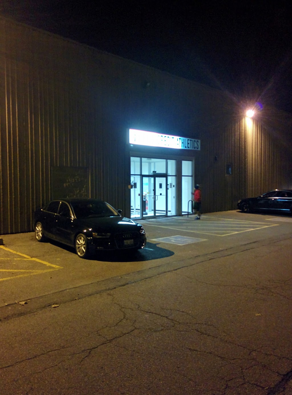 Port Credit Athletics | B, 579 Lakeshore Rd E, Mississauga, ON L5G 1H9, Canada | Phone: (905) 271-9700