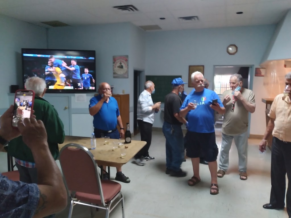 Richmond Hill Italian Comm Clb | 18 Spruce Ave, Richmond Hill, ON L4C 6W1, Canada | Phone: (905) 889-3648
