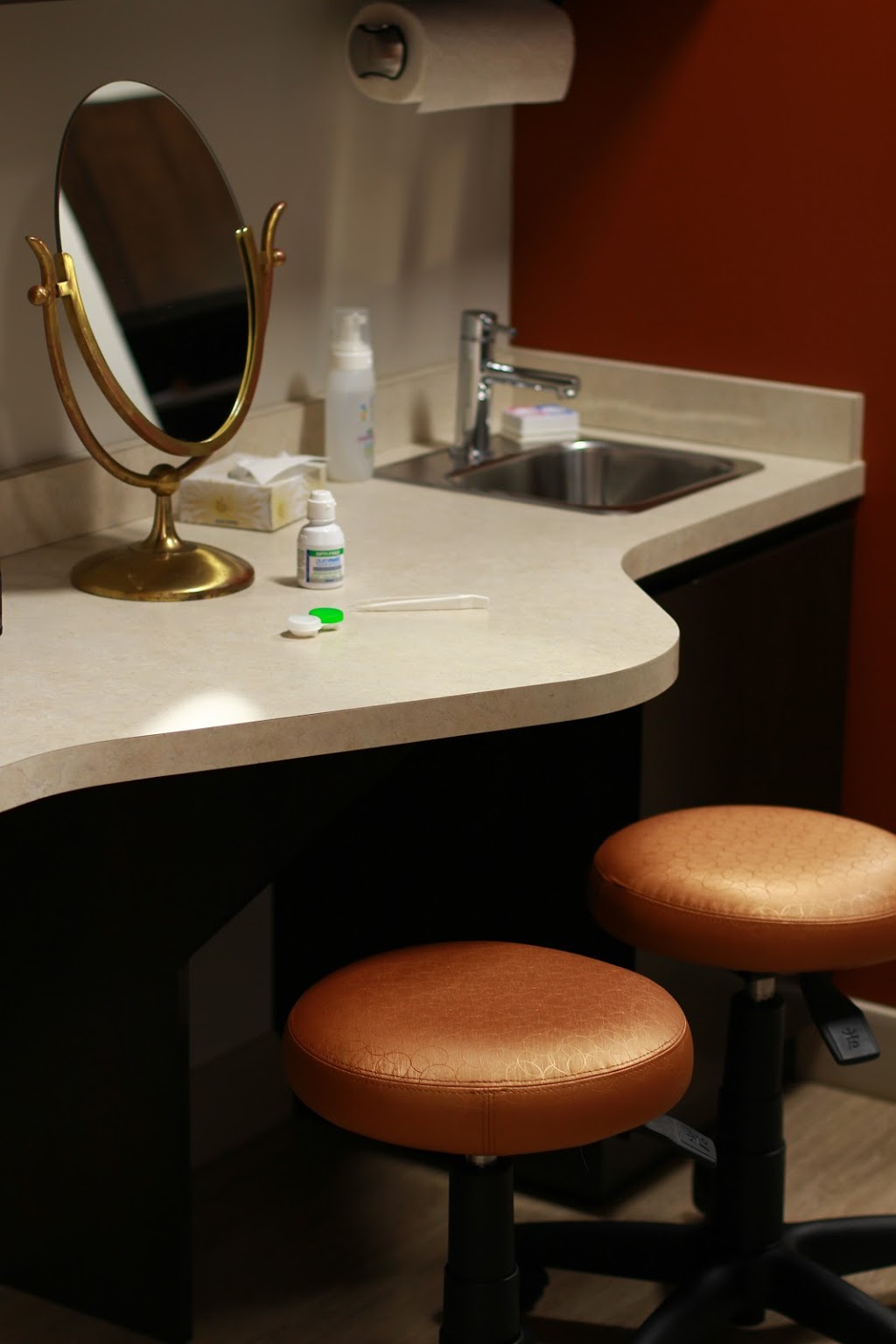 Optometrists on Broadway | 138 Broadway, Tillsonburg, ON N4G 3P8, Canada | Phone: (519) 842-5131