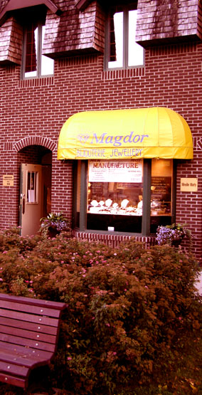 Magdor Joaillier Diamantaire | 484 Boulevard Beaconsfield, Beaconsfield, QC H9W 4C4, Canada | Phone: (514) 694-3395