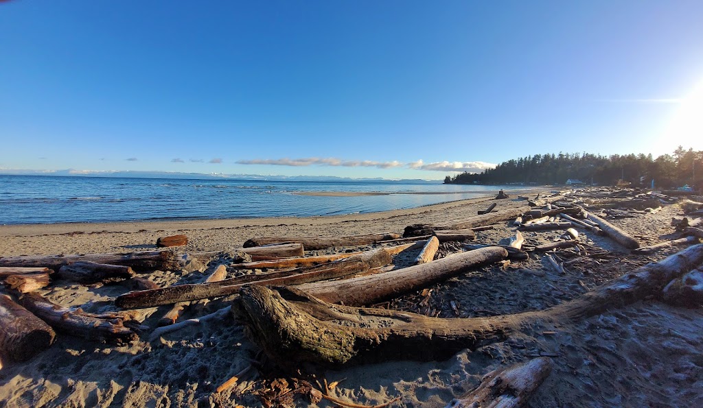 Kye Bay Guest Lodge & Cottages | 590 Windslow Rd, Comox, BC V9M 3T8, Canada | Phone: (604) 858-5456