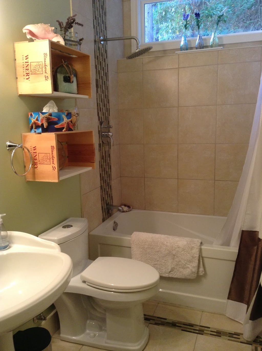 Ramoth B&B | 6835 Mark Ln, Victoria, BC V9E 2A1, Canada | Phone: (250) 882-3406