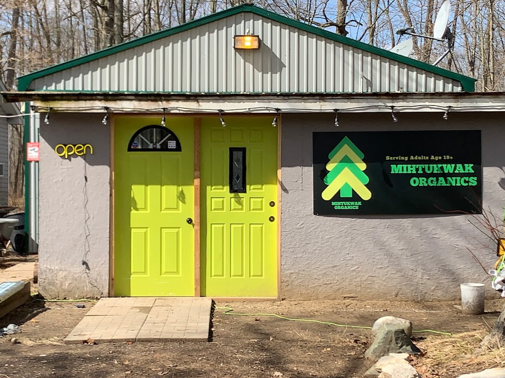 Mihtukwak Organics Garden Cafe | 14921 River Line, Bothwell, ON N0P 1C0, Canada | Phone: (548) 224-1020
