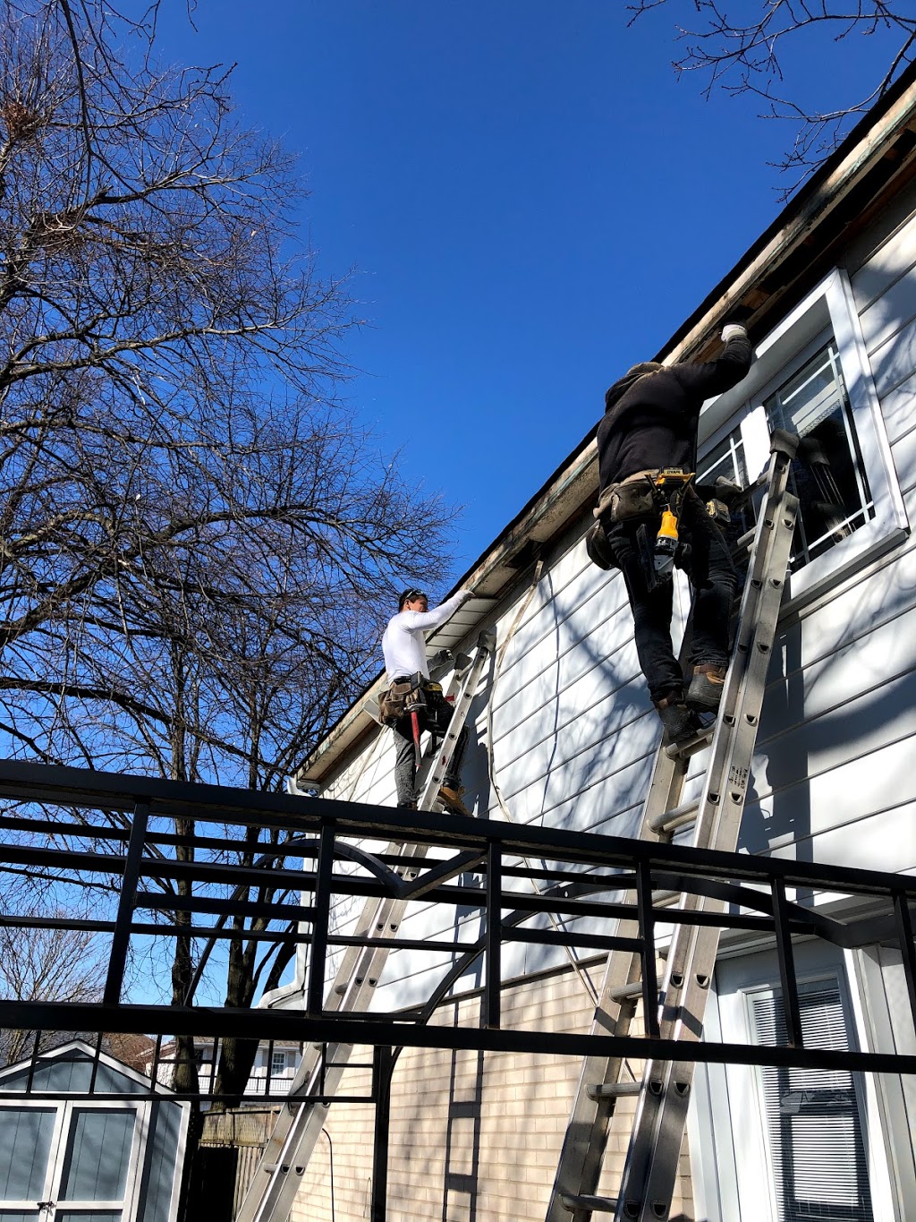 Roofs On Homes Inc. | 3110 Wharton Way, Mississauga, ON L4X 2C1, Canada | Phone: (416) 676-7655