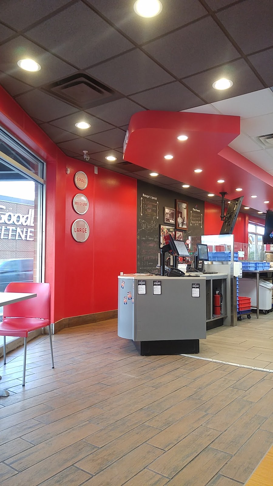 Dominos Pizza | 2387 Trafalgar Rd Unit #1, Oakville, ON L6H 6K7, Canada | Phone: (905) 257-2900
