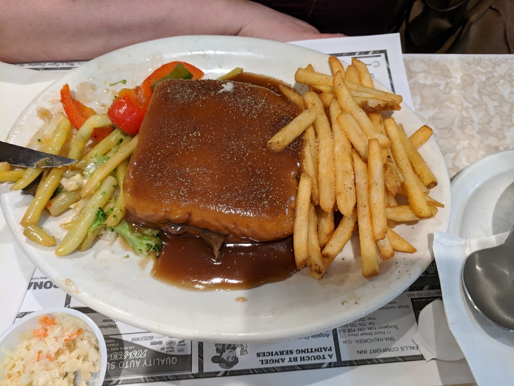 Gervais Restaurant & Tavern | 169 Front St, Sturgeon Falls, ON P2B 2H9, Canada | Phone: (705) 753-1520