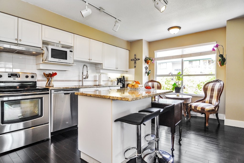Michael Cosburn, Realtor | 4061 200 St #116, Langley Twp, BC V3A 1K8, Canada | Phone: (778) 245-8424