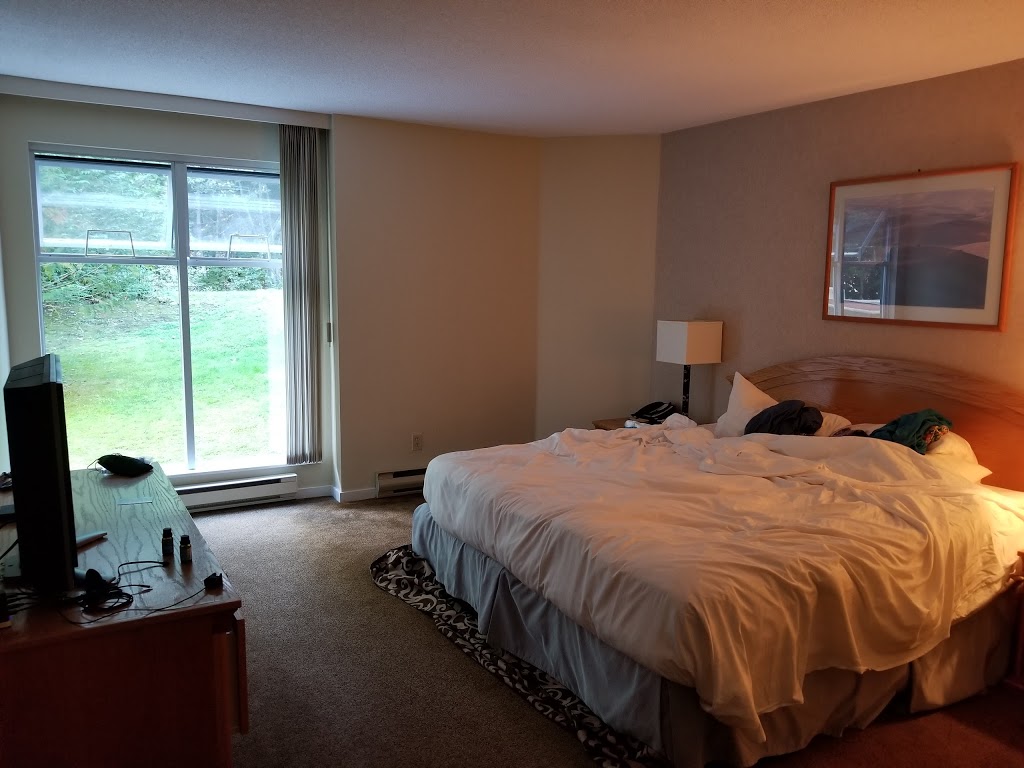 The Woodrun Lodge | 4910 Spearhead Pl, Whistler, BC V0N 1B4, Canada | Phone: (604) 932-0100
