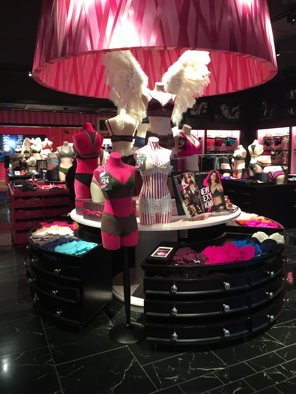 Victorias Secret & PINK | 119-1225 St Marys Rd #119/118, Winnipeg, MB R2M 5E5, Canada | Phone: (204) 253-7369