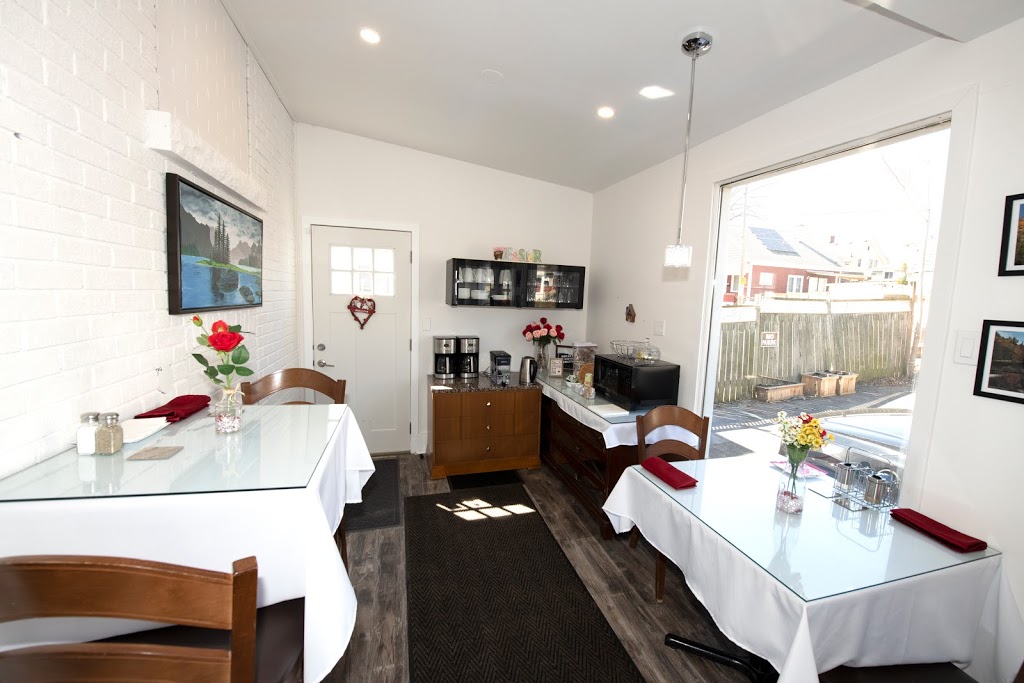 Serene Niagara Inn | 5381River road, Niagara Falls, ON L2E 3H1, Canada | Phone: (905) 805-4377