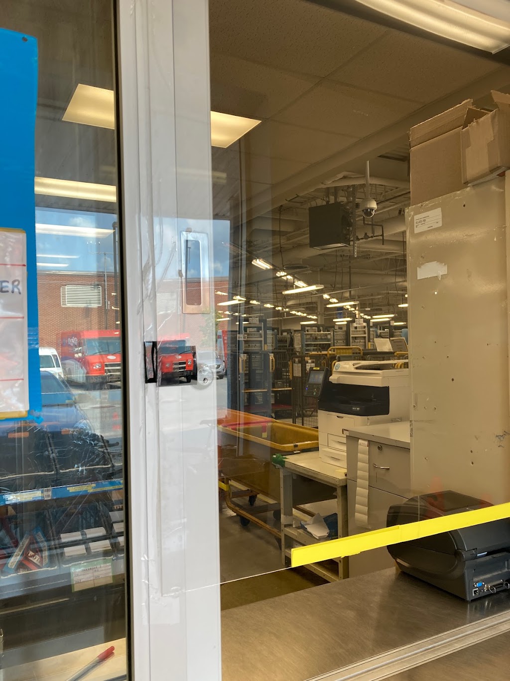 Canada Post | 5555 Rue de Marseille, Montréal, QC H1N 1J4, Canada | Phone: (866) 607-6301