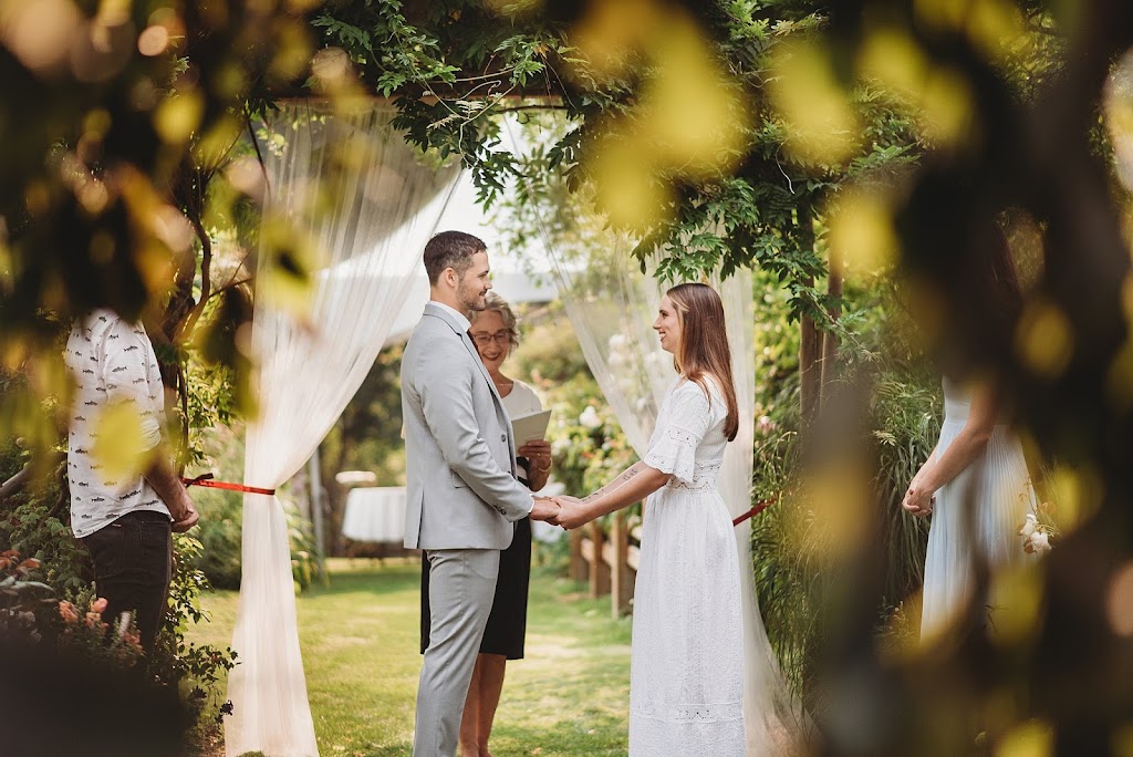 Amy Shaw Photography | 2607 Kendal Ave, Cumberland, BC V0R 1S0, Canada | Phone: (250) 218-9106