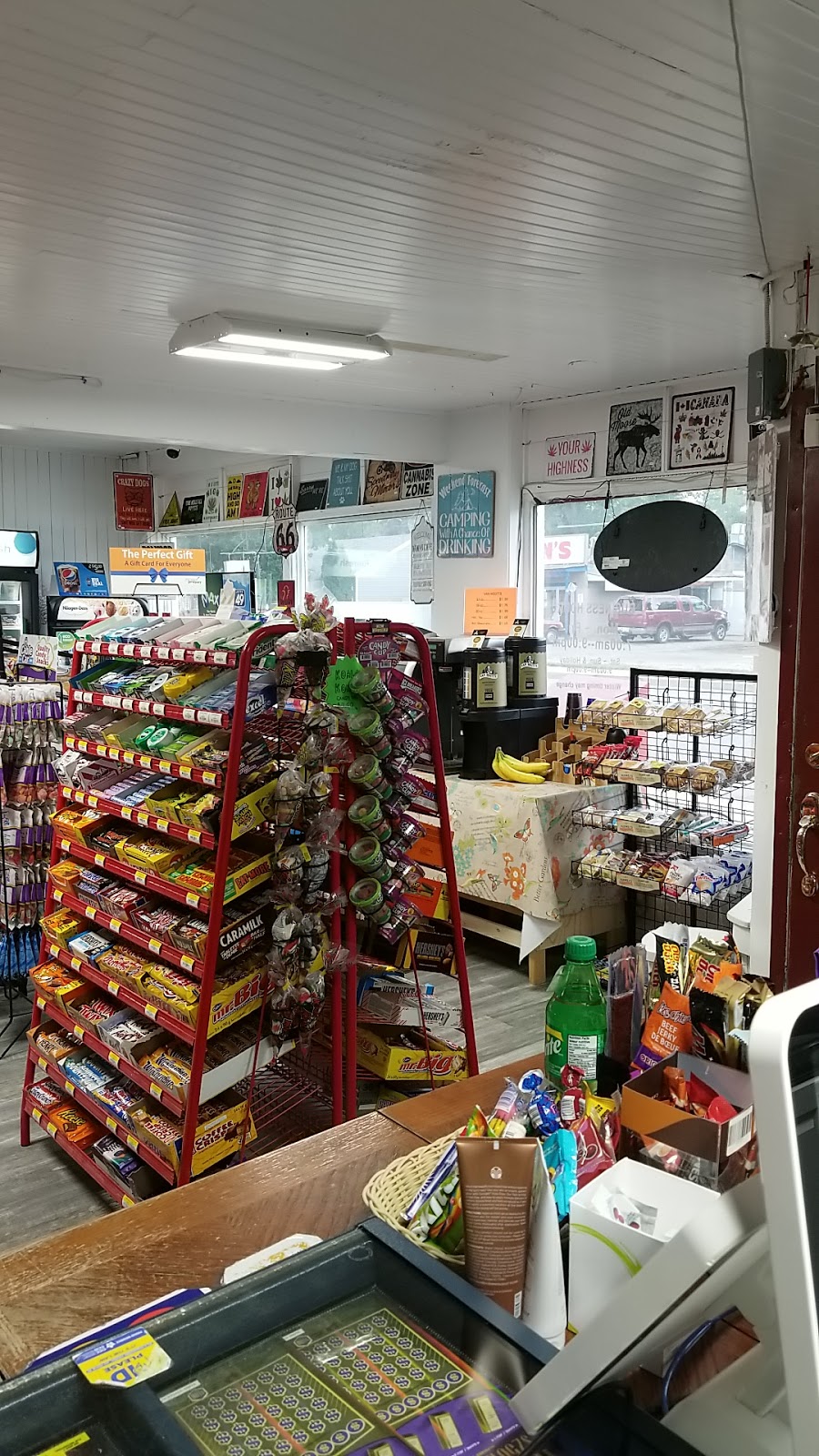 Union Grocery & Confectionary | 855 Athabasca Street East, Moose Jaw, SK S6H 0M6, Canada | Phone: (306) 692-3116