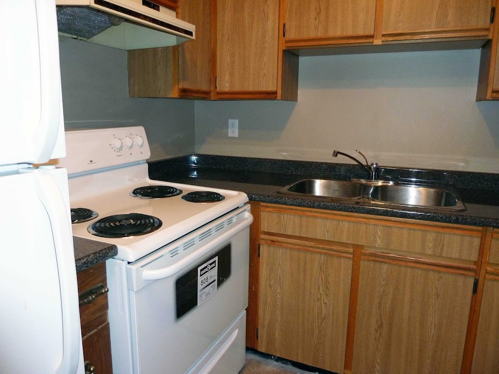 Sunshine Apartments | 33184 George Ferguson Way, Abbotsford, BC V2S 2L5, Canada | Phone: (604) 557-3708