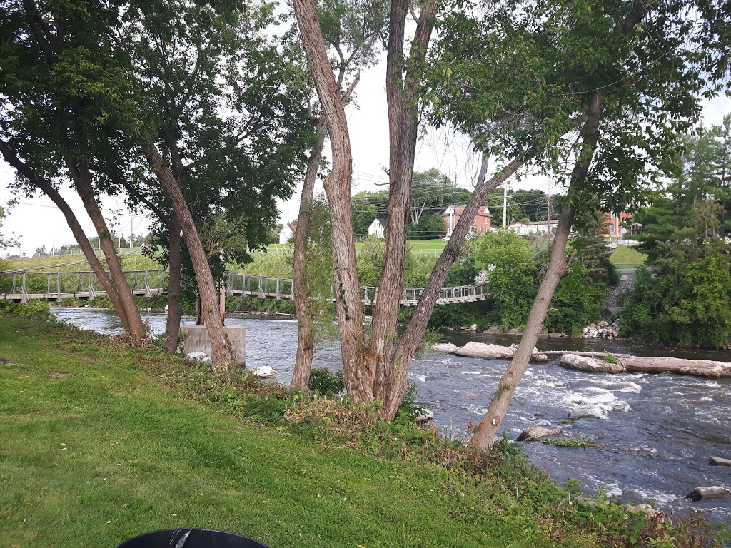 Bide-A-While Bed & Breakfast | 43 Bank St S, Renfrew, ON K7V 2E5, Canada | Phone: (613) 432-4207