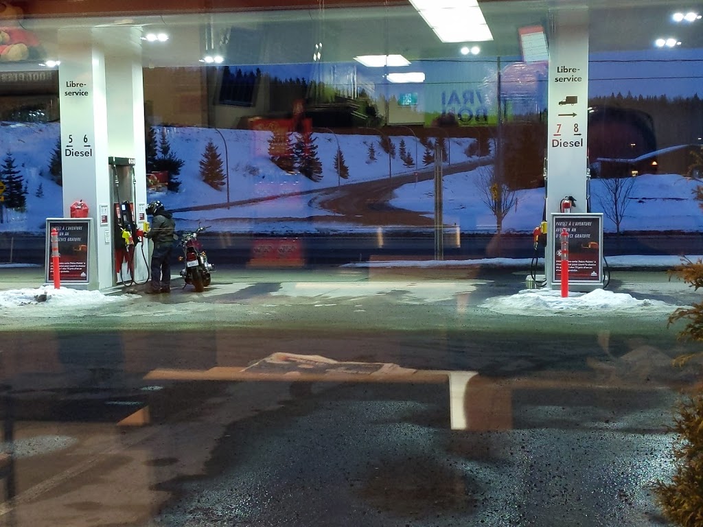 A&W Canada | Petro Canada, 850 Rue Principale E, Sainte-Agathe-des-Monts, QC J8C 1L5, Canada | Phone: (819) 323-0004