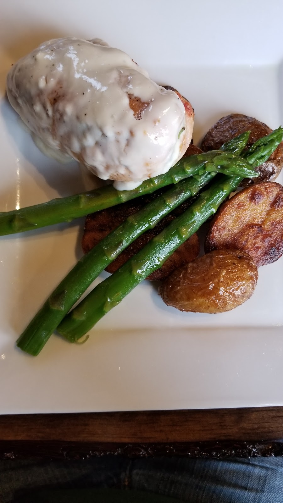 Amiche Restaurant and Social House | 3239 Penetanguishene Rd, Barrie, ON L4M 4Y8, Canada | Phone: (705) 730-1125