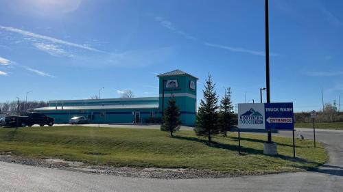 Northern Touch Truck Wash | 820 Tollgate Rd E, Cornwall, ON K6H 0C2, Canada | Phone: (613) 938-3868