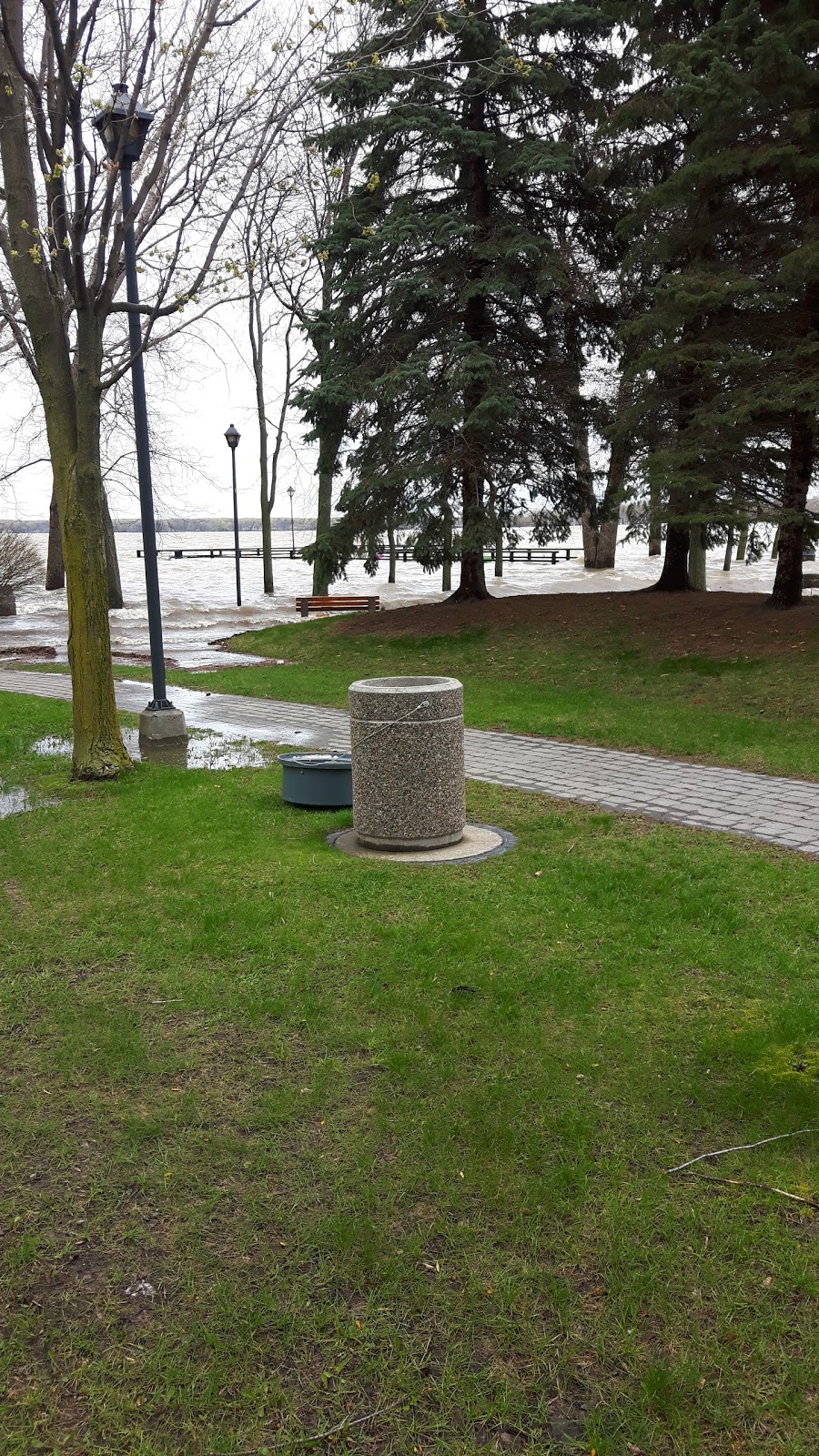 Parc Esther-Blondin | Rue Sainte Marguerite, Vaudreuil-Dorion, QC J7V 0H4, Canada