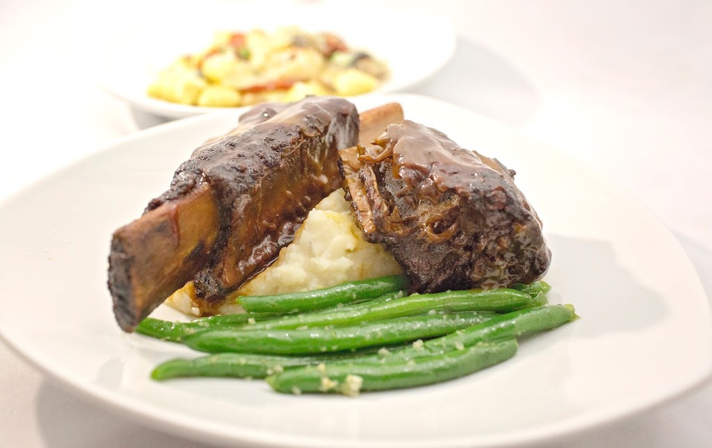 Hilltop Restaurant & Bar | 4206 Lake Ave, Lockport, NY 14094, USA | Phone: (716) 433-7060