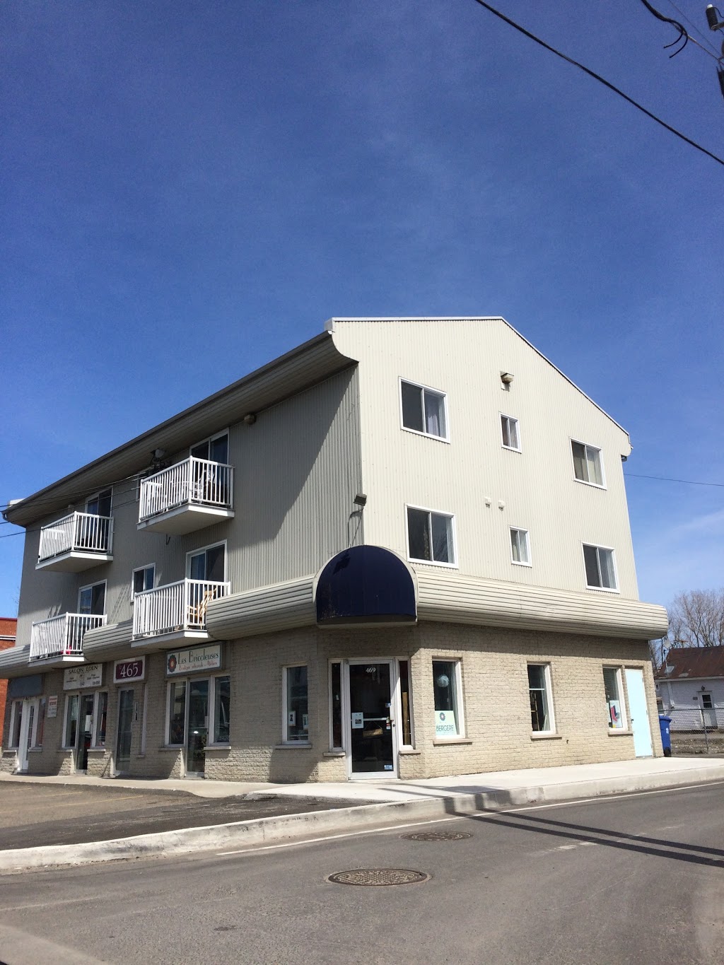 Salon Eden | 463 Rue Montcalm, Berthierville, QC J0K 1A0, Canada | Phone: (450) 836-8264